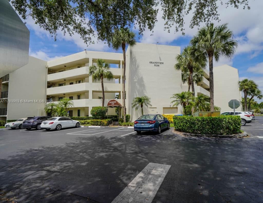 Real estate property located at 3138 VIA POINCIANA #105, Palm Beach, Grandview At Spring Lakes, Lake Worth, FL