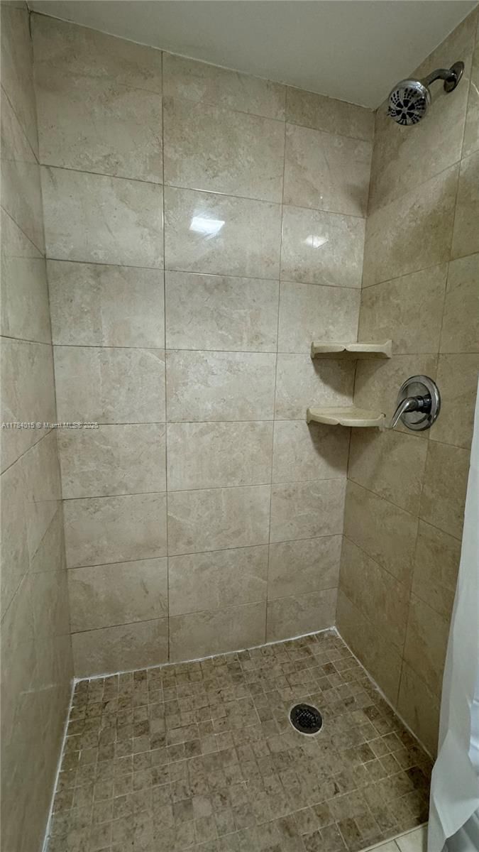 Real estate property located at 7733 200th St, Miami-dade, North Palm Estates Homes, Hialeah, FL