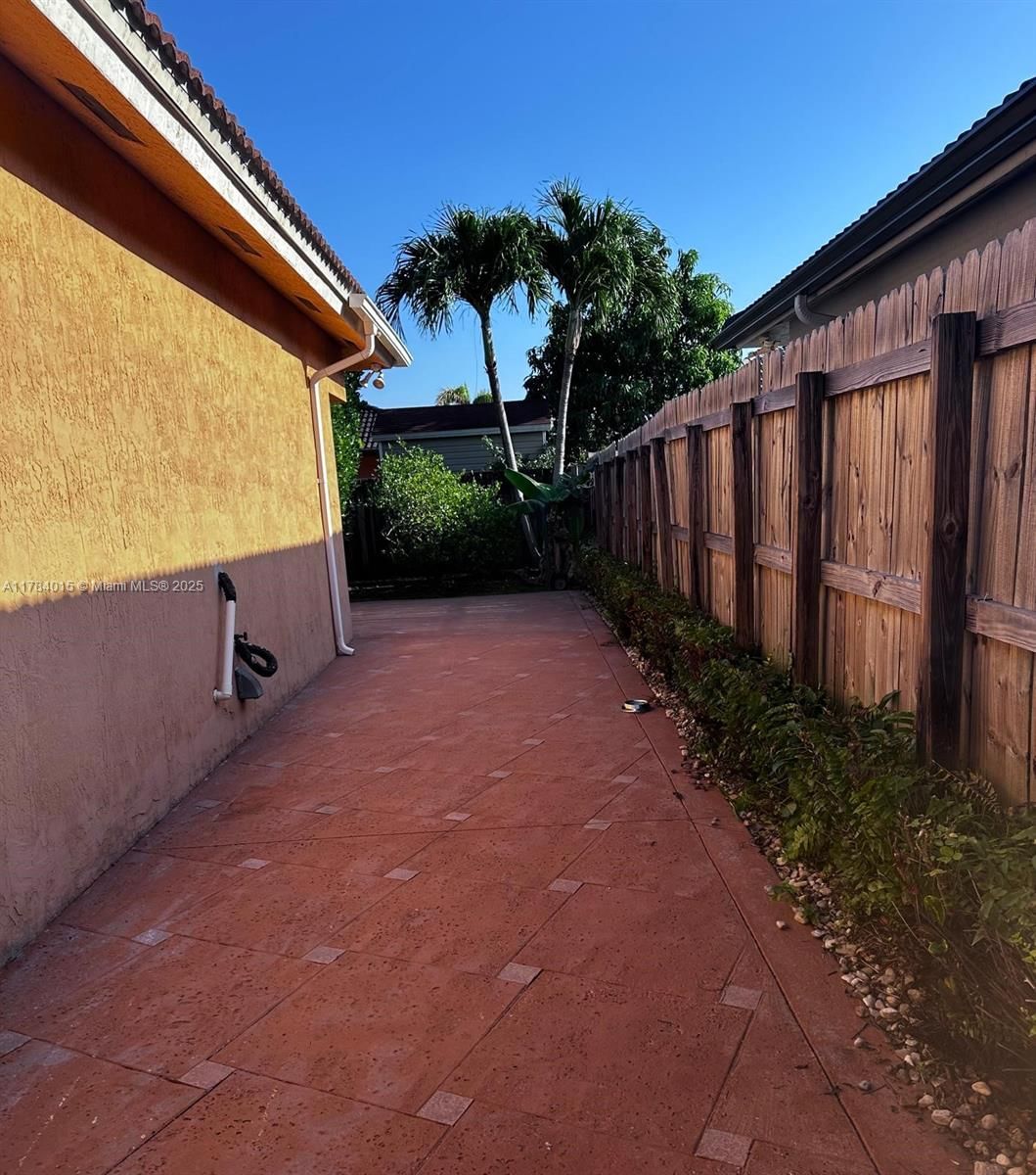 Real estate property located at 7733 200th St, Miami-dade, North Palm Estates Homes, Hialeah, FL