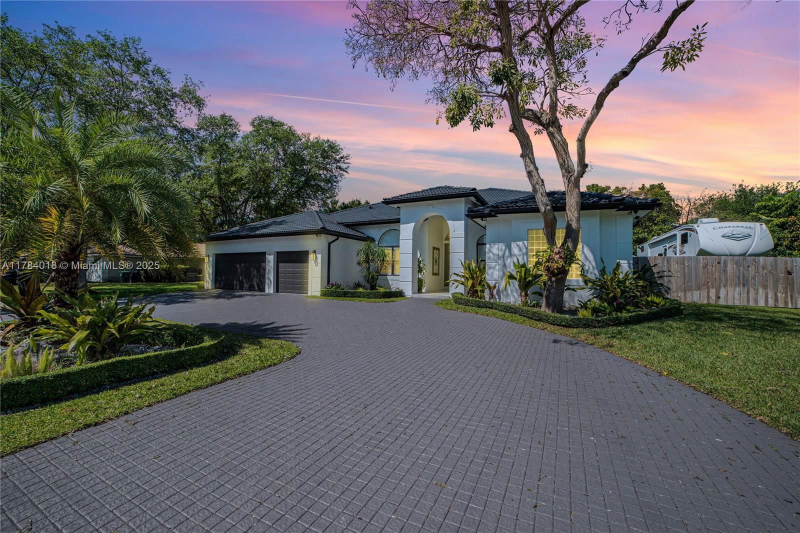Real estate property located at 18500 78th Place, Miami-dade, Cutler Country Groves Pla, Cutler Bay, FL