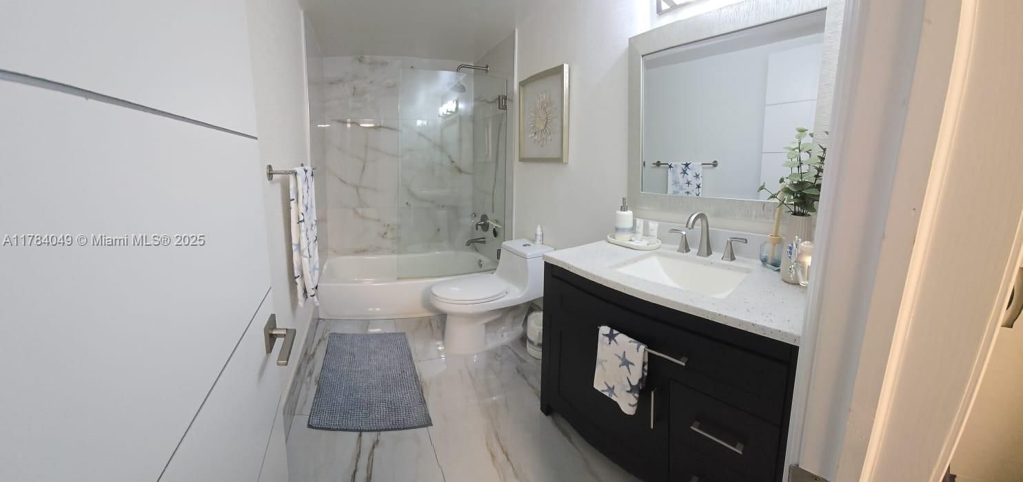 Real estate property located at 431 3rd St #205, Broward, Meadowbrook Lakes View Bl, Dania Beach, FL