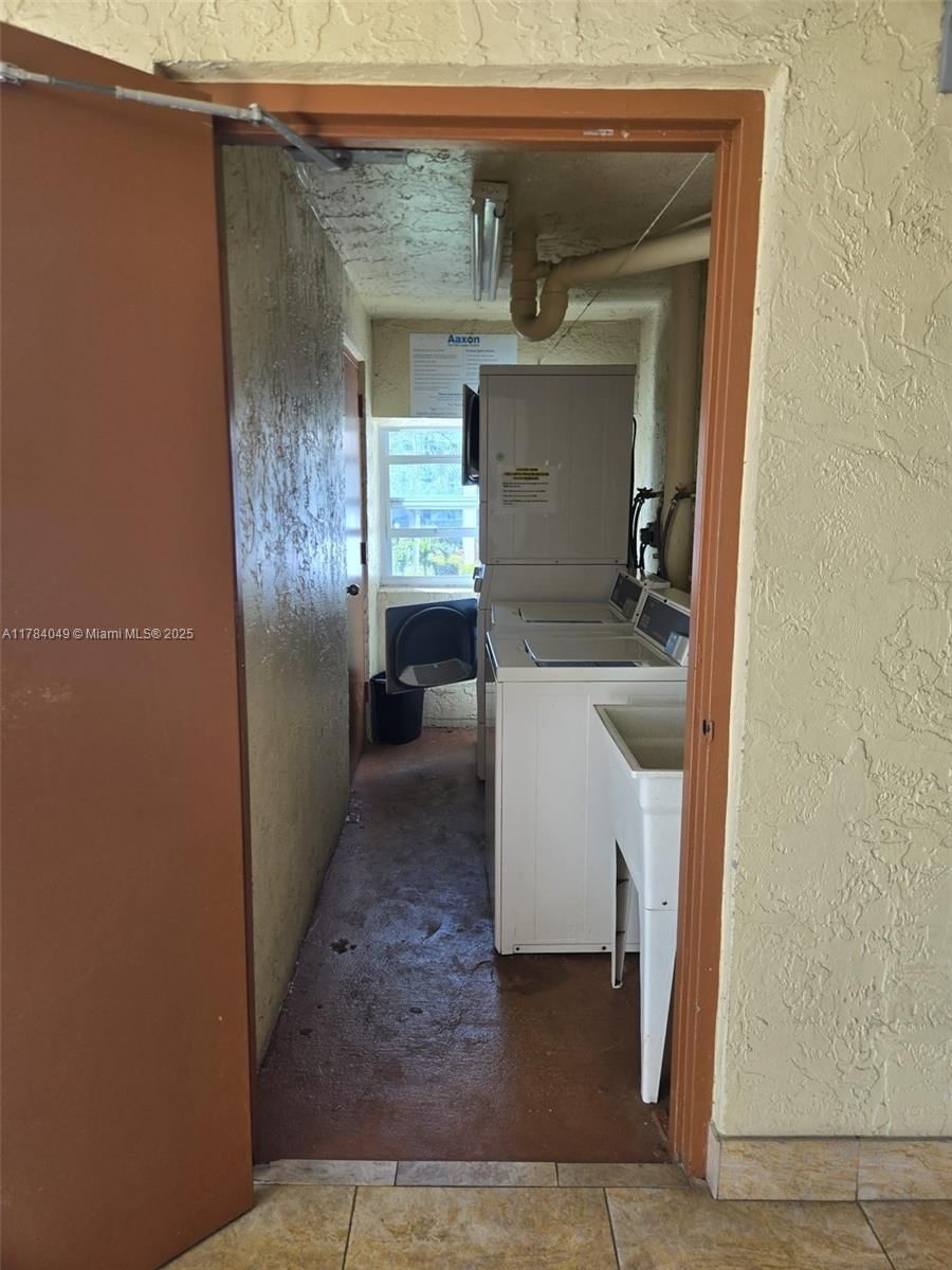 Real estate property located at 431 3rd St #205, Broward, Meadowbrook Lakes View Bl, Dania Beach, FL