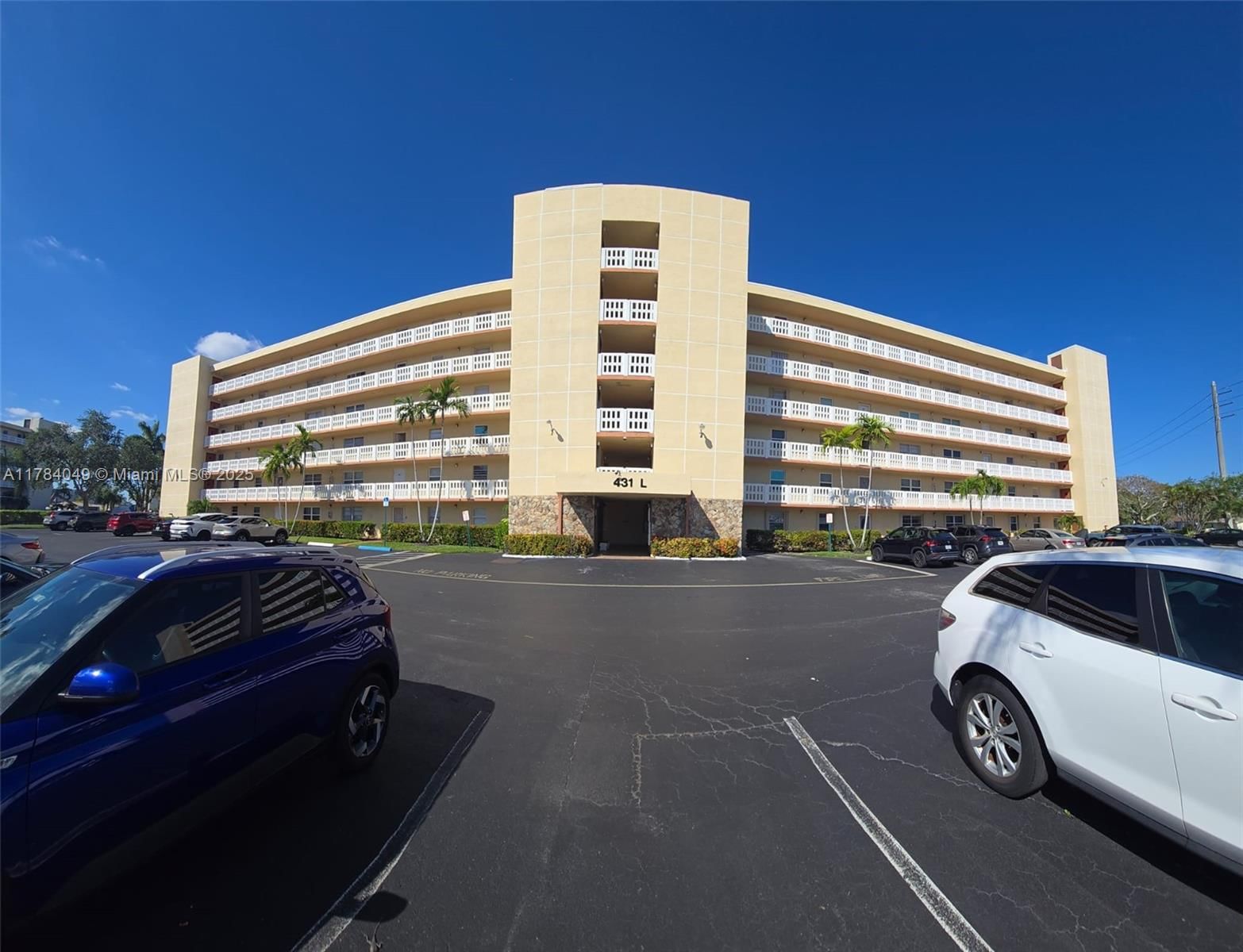 Real estate property located at 431 3rd St #205, Broward, Meadowbrook Lakes View Bl, Dania Beach, FL