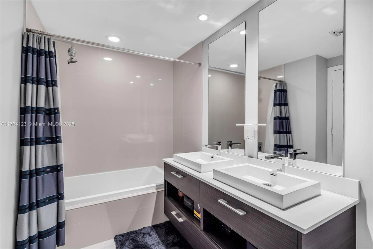 Real estate property located at 45 9th St #3804, Miami-dade, Brickell Heights East Con, Miami, FL