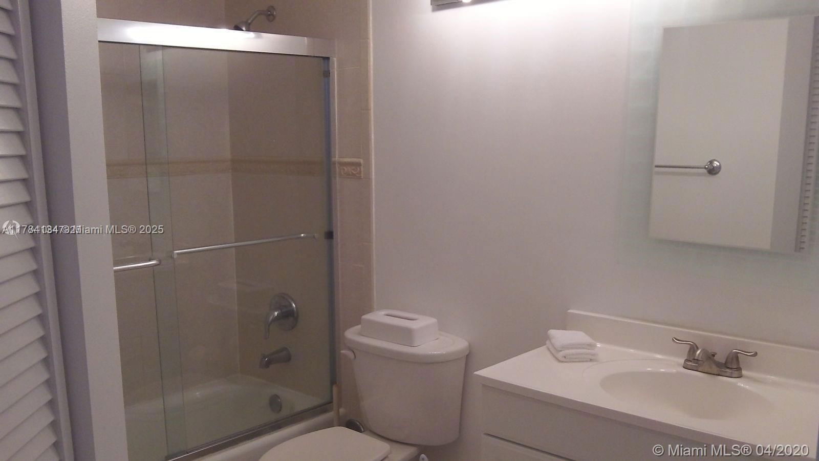 Real estate property located at 19501 Country Club Dr #104, Miami-dade, The Yacht Club At Aventur, Aventura, FL