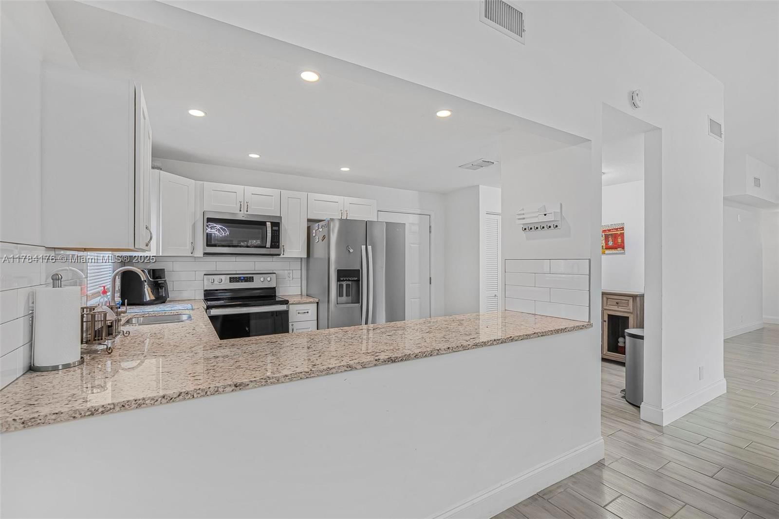 Real estate property located at 9338 47th St, Broward, Springtree West, Sunrise, FL