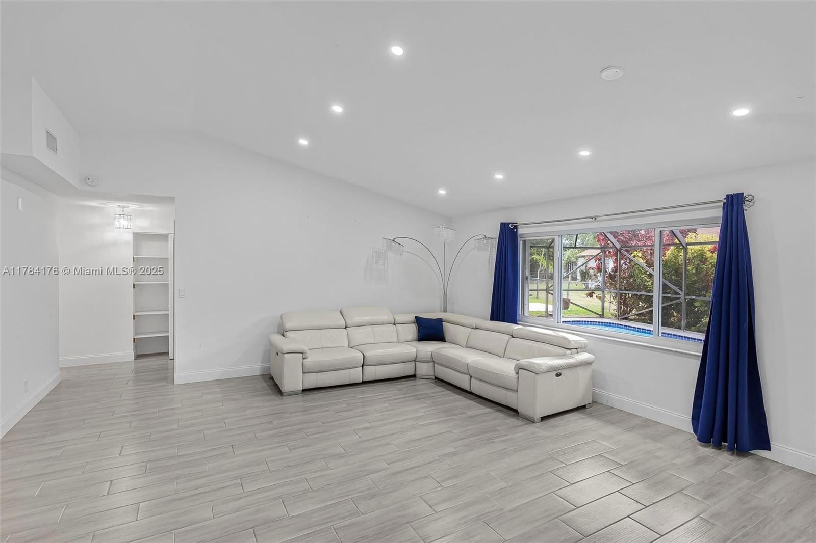 Real estate property located at 9338 47th St, Broward, Springtree West, Sunrise, FL