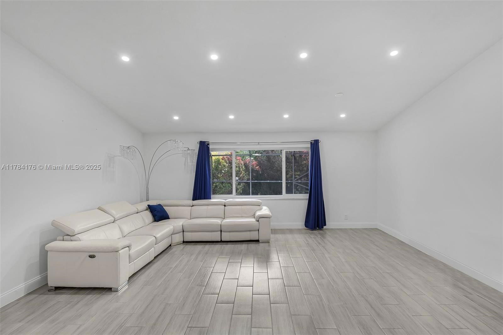 Real estate property located at 9338 47th St, Broward, Springtree West, Sunrise, FL
