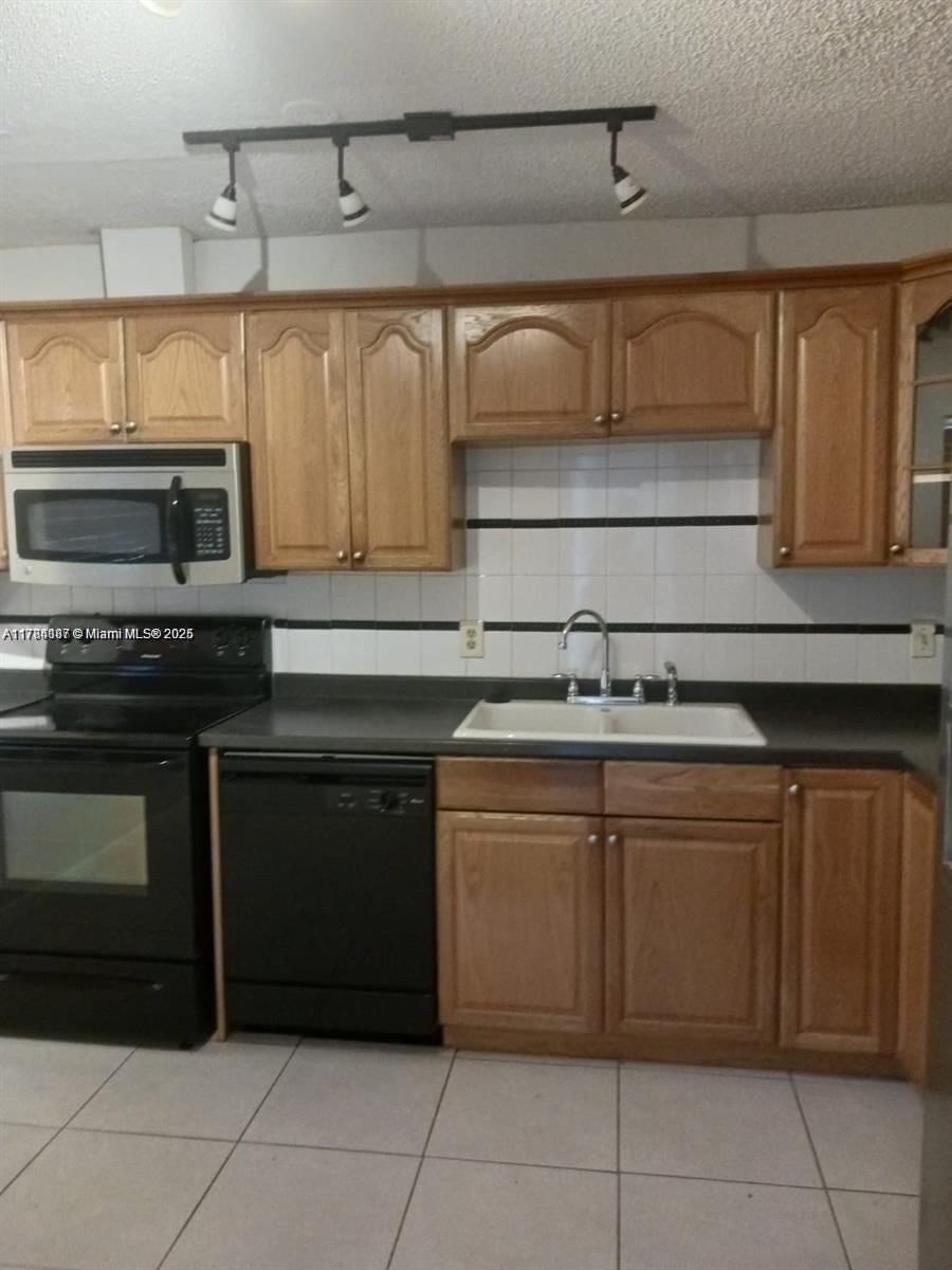 Real estate property located at 7502 Nova Dr #2, Broward, Nova Hills North Condo, Davie, FL