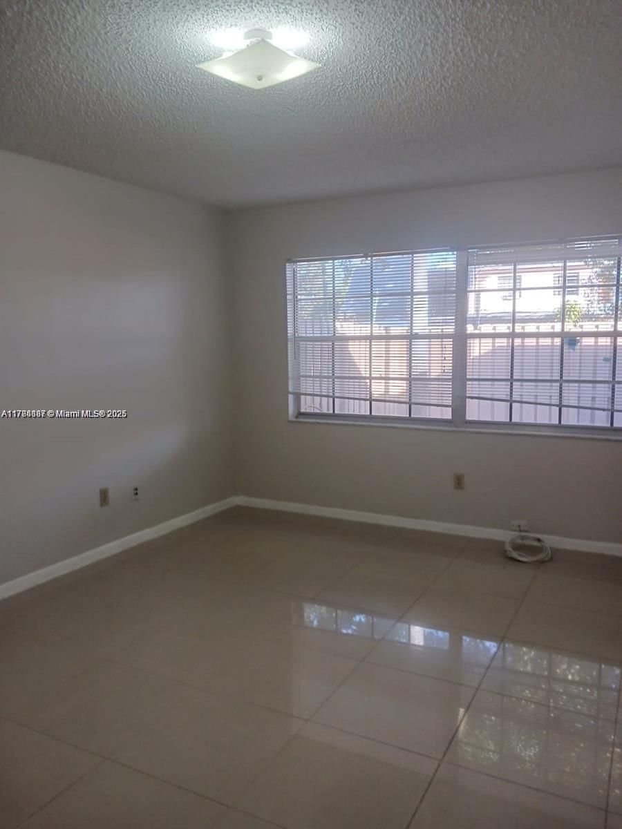 Real estate property located at 7502 Nova Dr #2, Broward, Nova Hills North Condo, Davie, FL