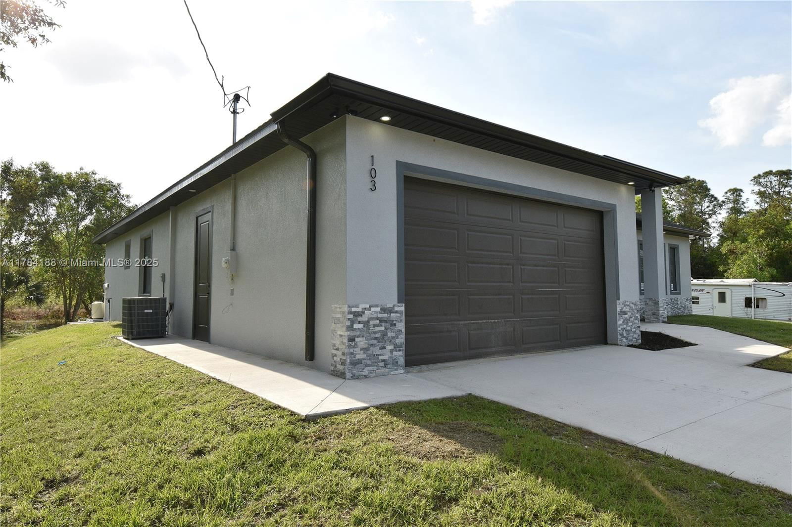 Real estate property located at 103 Scott Ave, Lee, Lehigh Acres, Lehigh Acres, FL