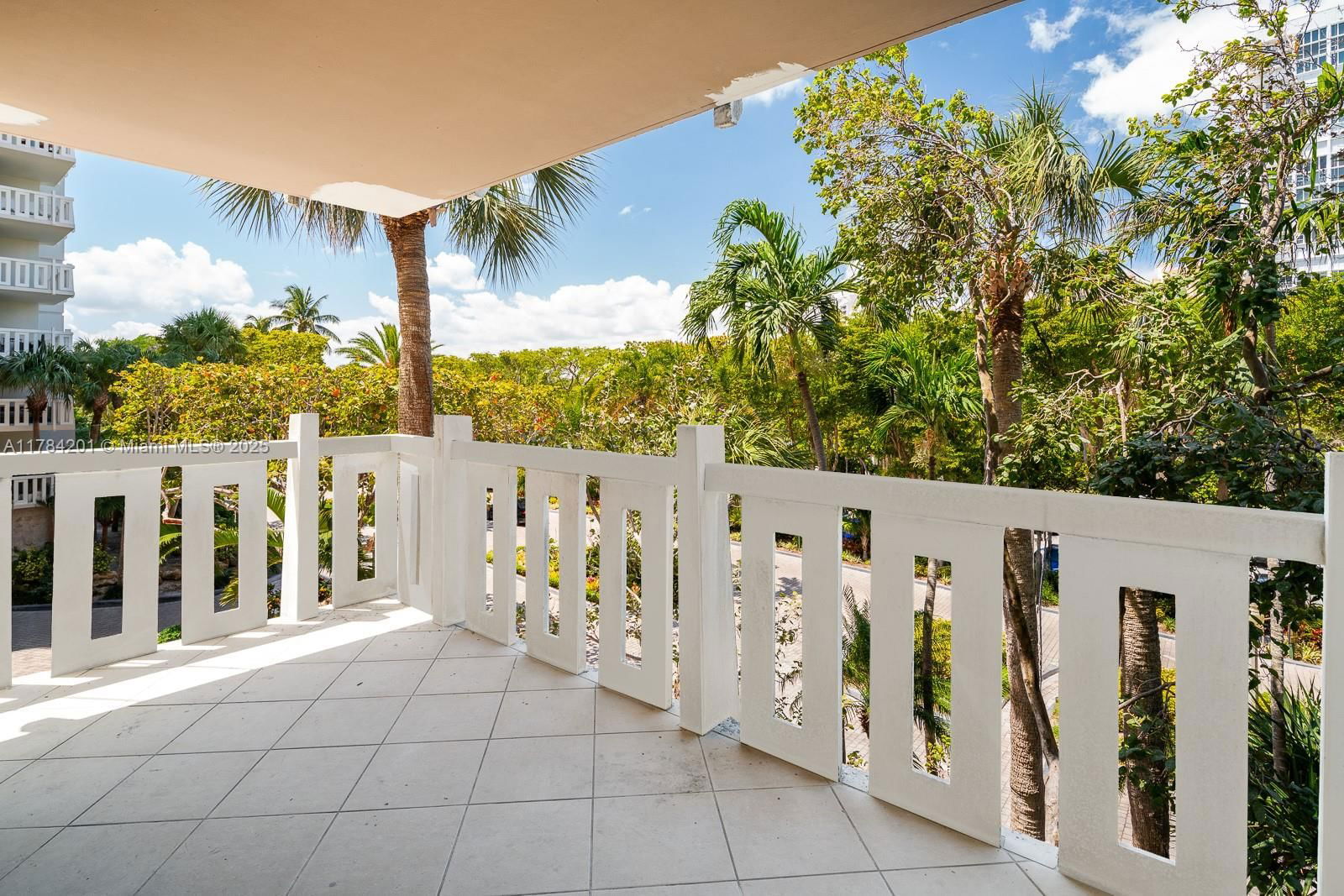 Real estate property located at 1121 Crandon Blvd F206, Miami-dade, Towers Of Key Biscayne Co, Key Biscayne, FL