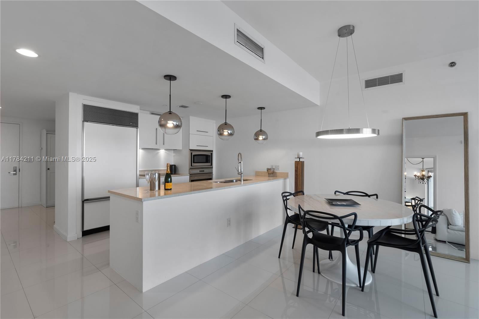 Real estate property located at 475 Brickell Ave #3907, Miami-dade, Icon Brickell, Miami, FL