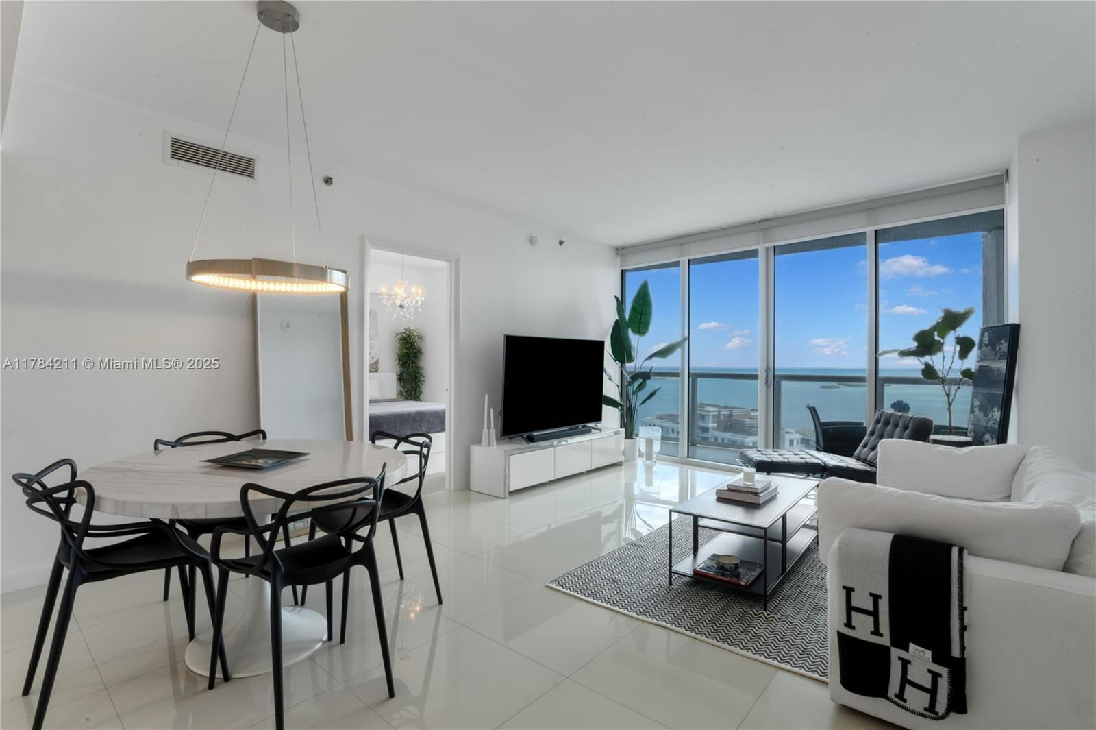 Real estate property located at 475 Brickell Ave #3907, Miami-dade, Icon Brickell, Miami, FL