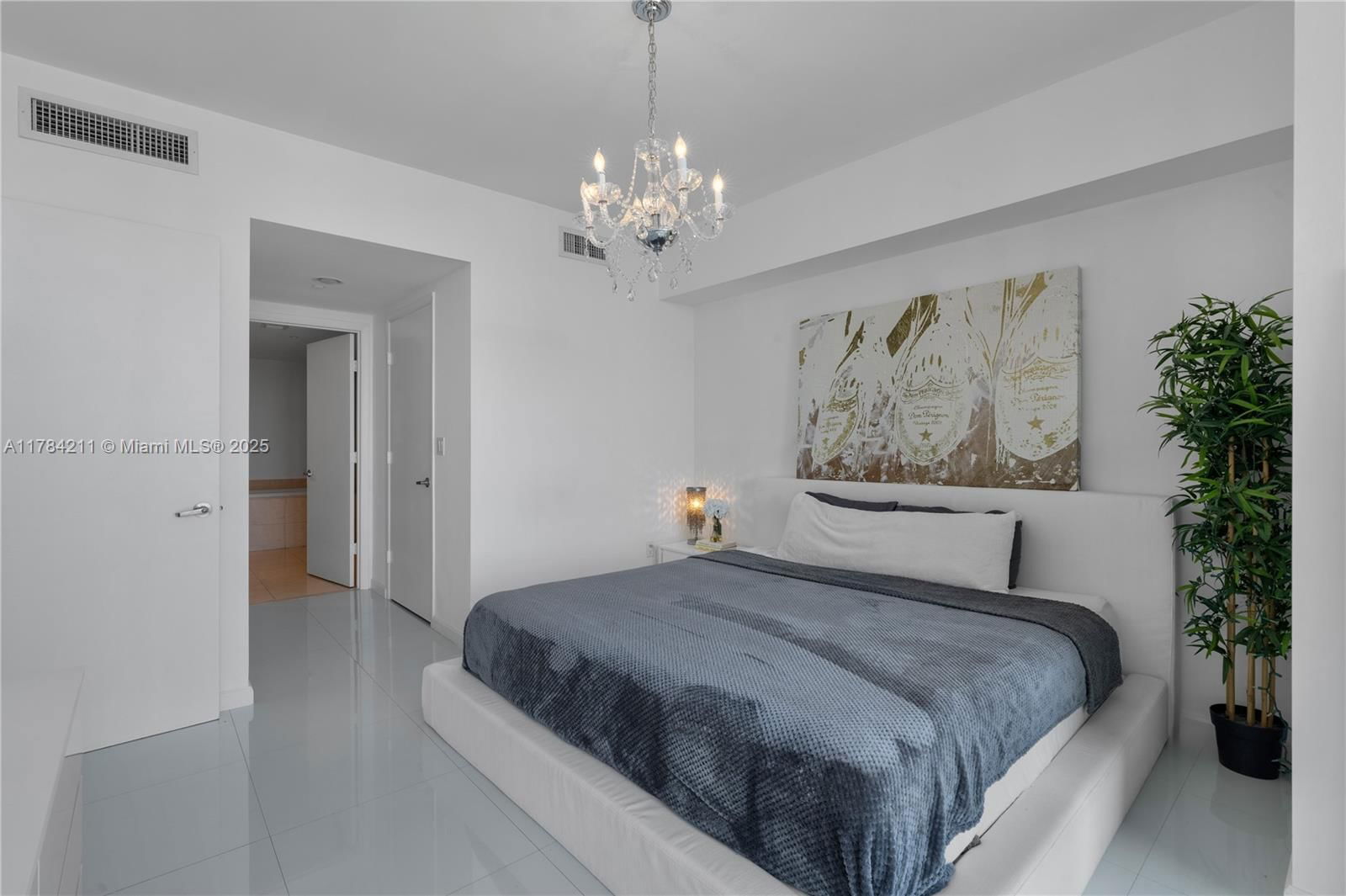 Real estate property located at 475 Brickell Ave #3907, Miami-dade, Icon Brickell, Miami, FL