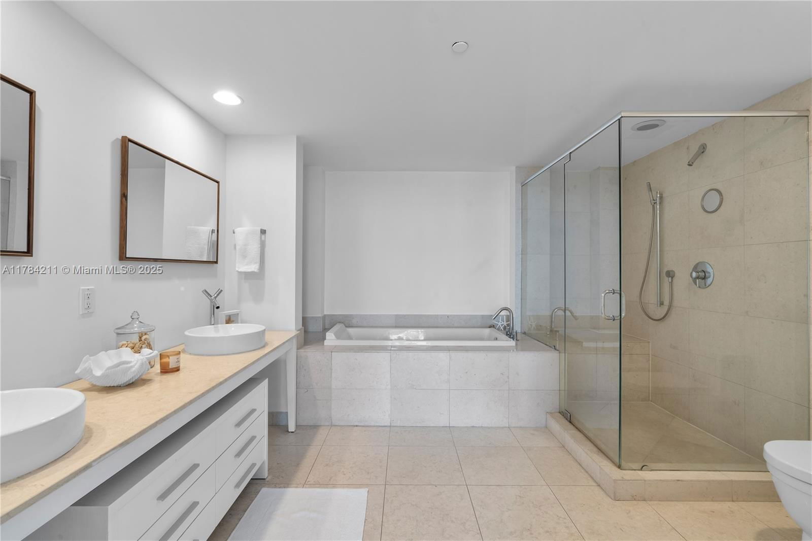 Real estate property located at 475 Brickell Ave #3907, Miami-dade, Icon Brickell, Miami, FL