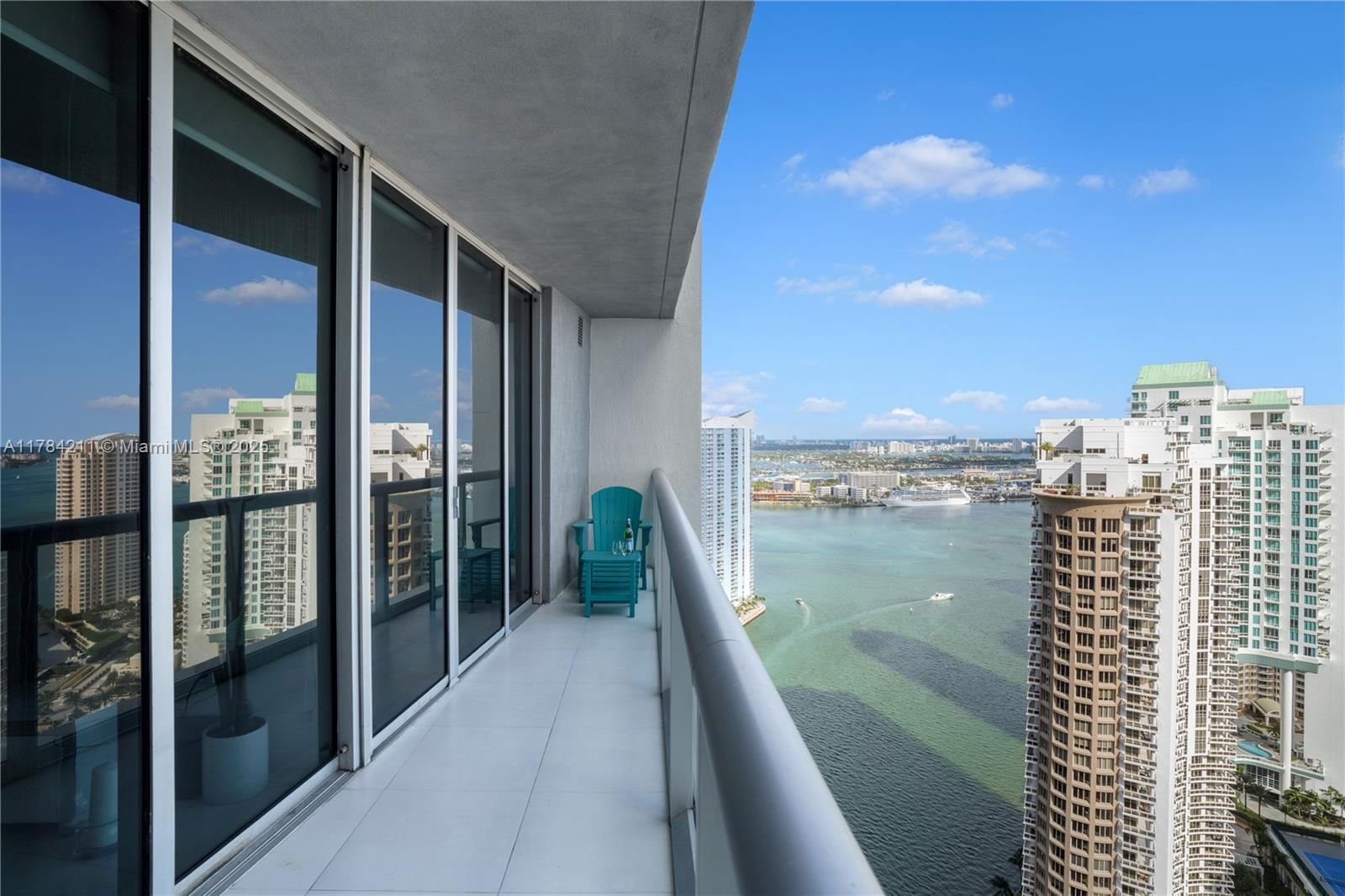 Real estate property located at 475 Brickell Ave #3907, Miami-dade, Icon Brickell, Miami, FL