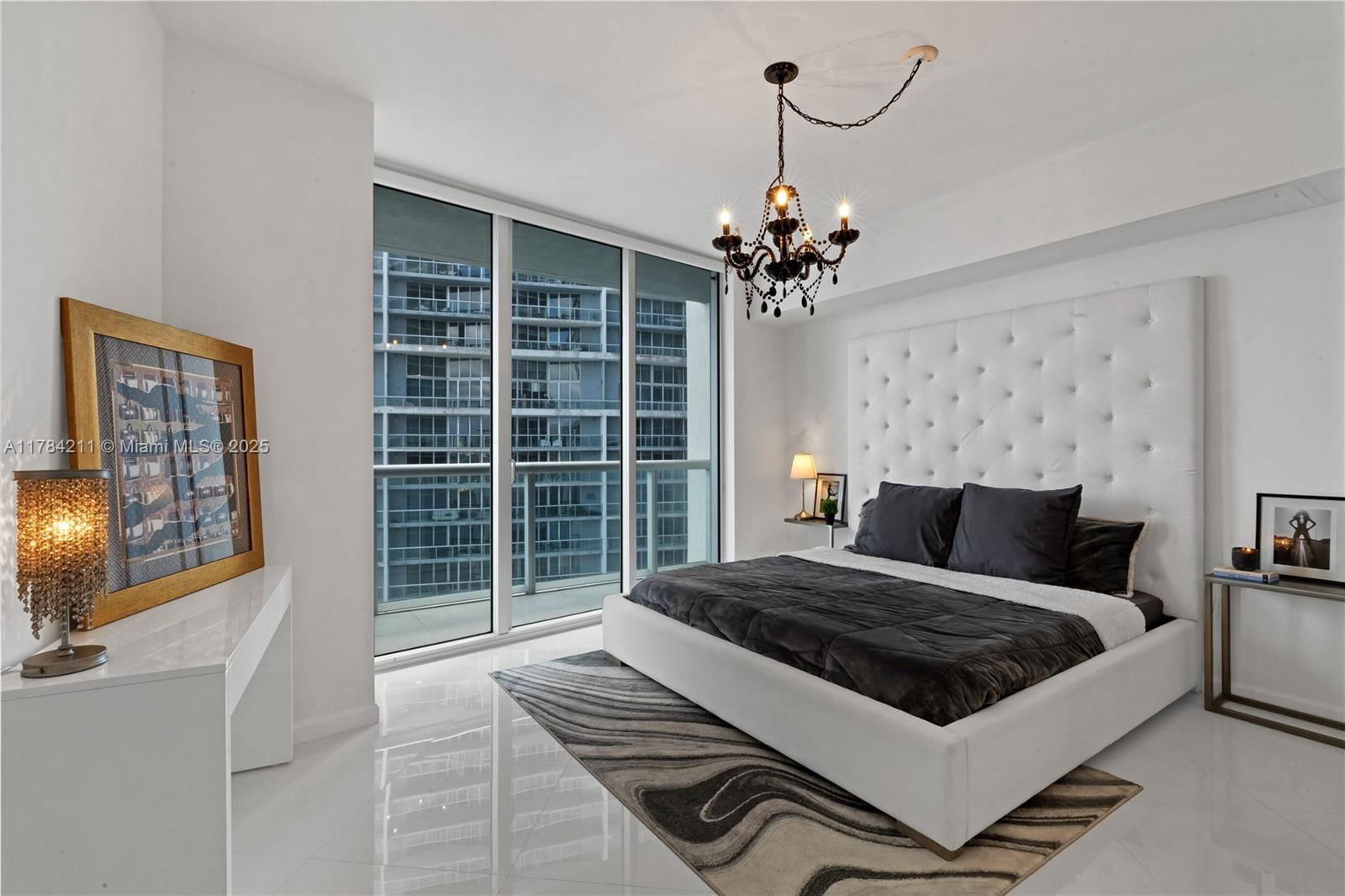 Real estate property located at 475 Brickell Ave #3907, Miami-dade, Icon Brickell, Miami, FL