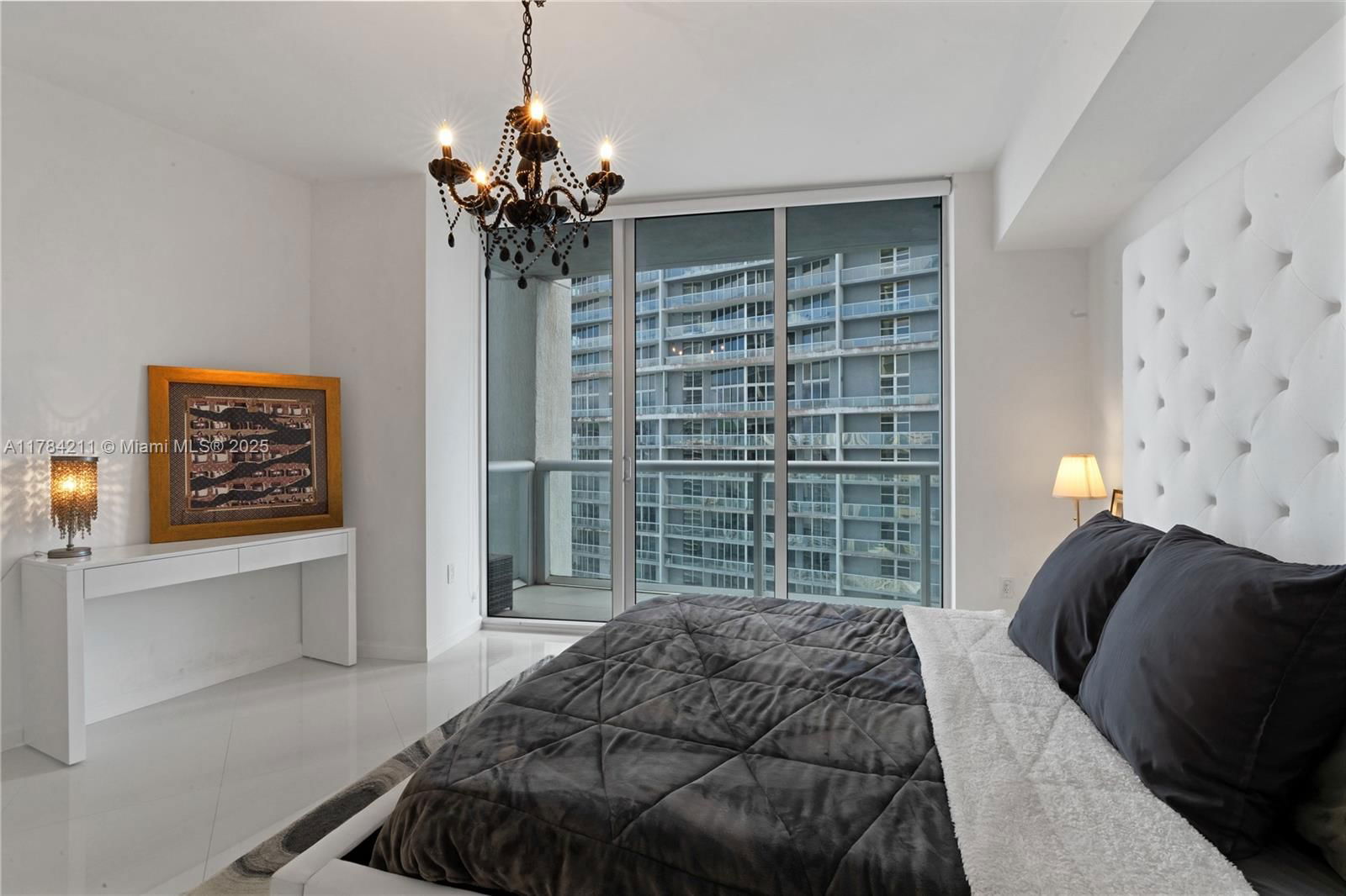 Real estate property located at 475 Brickell Ave #3907, Miami-dade, Icon Brickell, Miami, FL