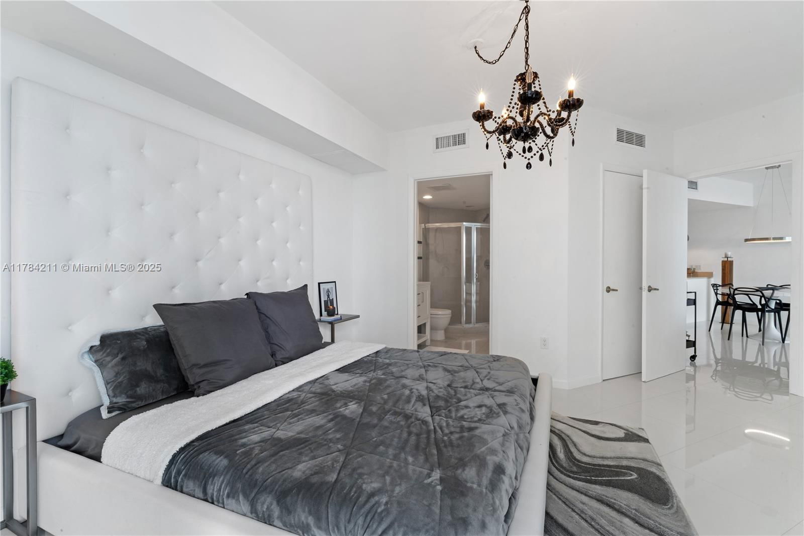 Real estate property located at 475 Brickell Ave #3907, Miami-dade, Icon Brickell, Miami, FL