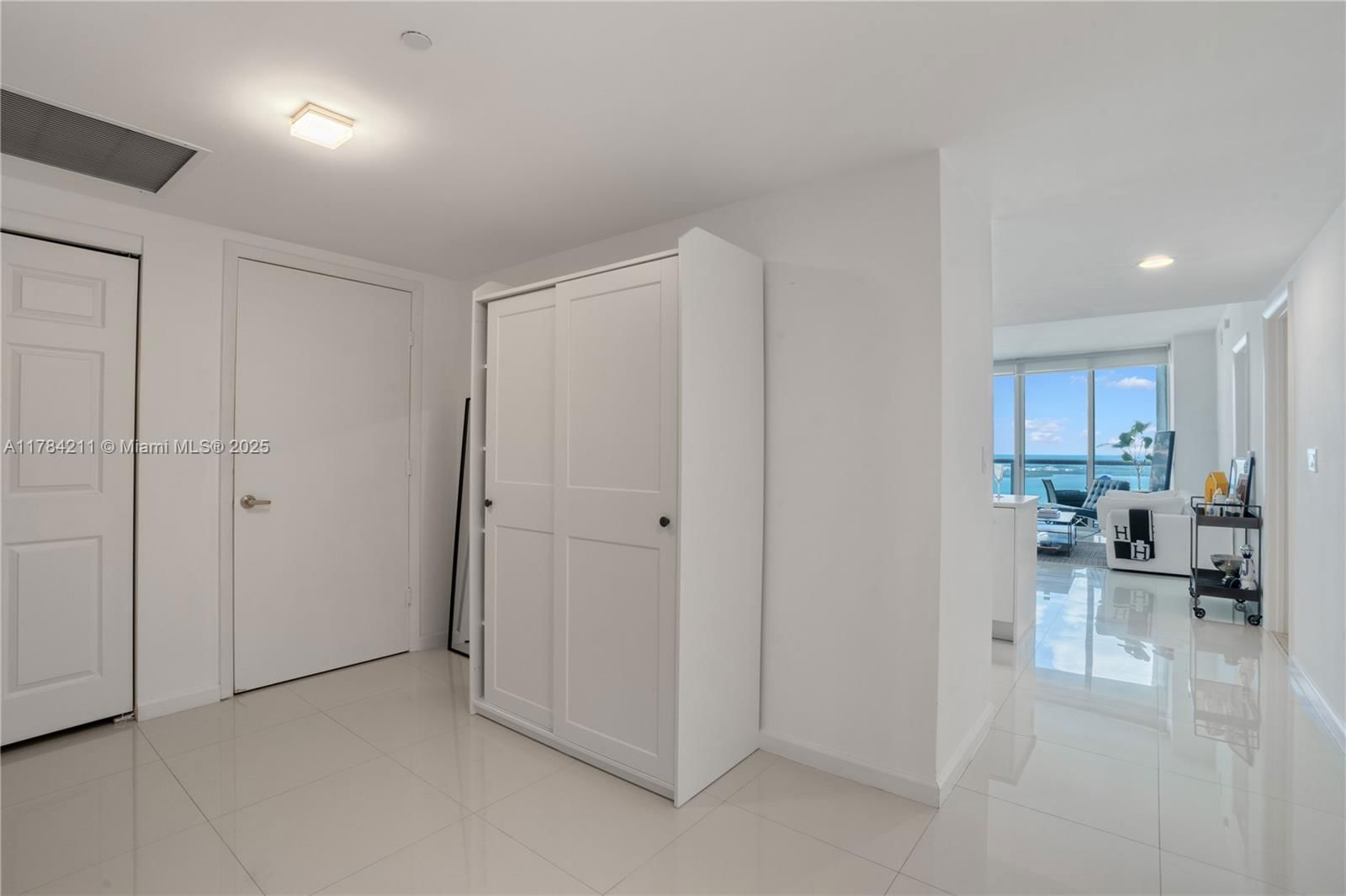Real estate property located at 475 Brickell Ave #3907, Miami-dade, Icon Brickell, Miami, FL