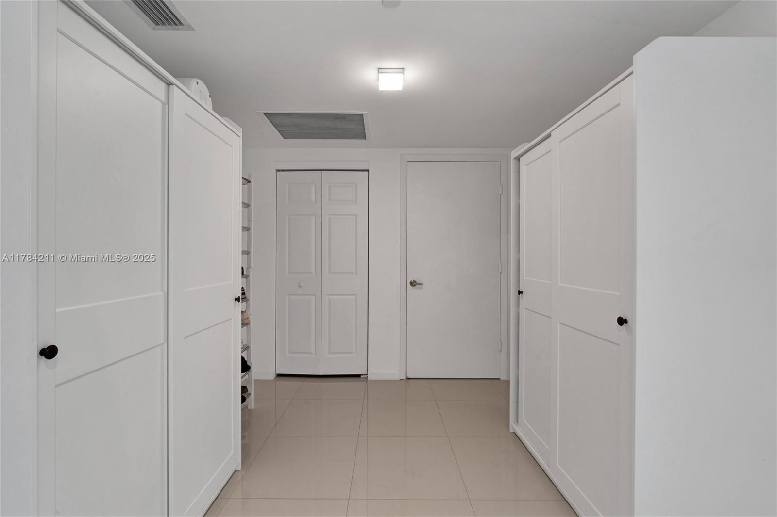 Real estate property located at 475 Brickell Ave #3907, Miami-dade, Icon Brickell, Miami, FL