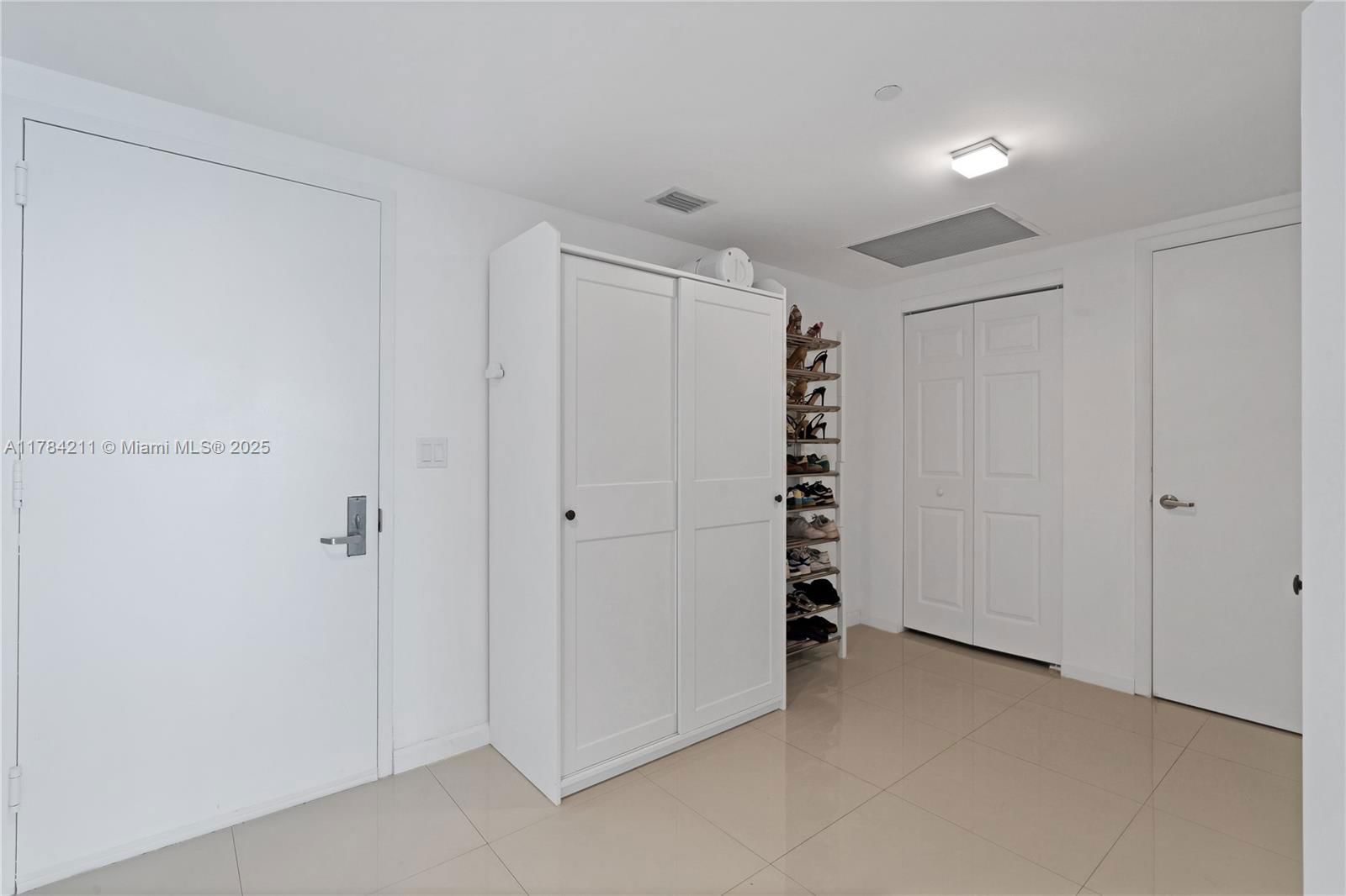 Real estate property located at 475 Brickell Ave #3907, Miami-dade, Icon Brickell, Miami, FL