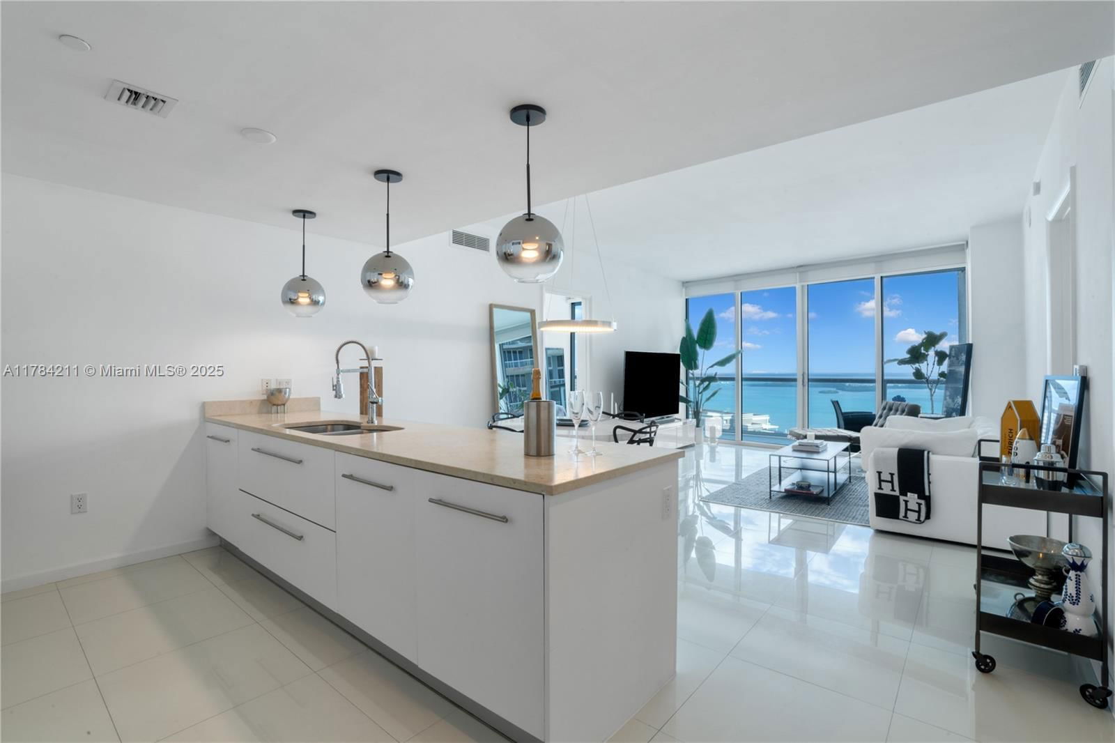 Real estate property located at 475 Brickell Ave #3907, Miami-dade, Icon Brickell, Miami, FL