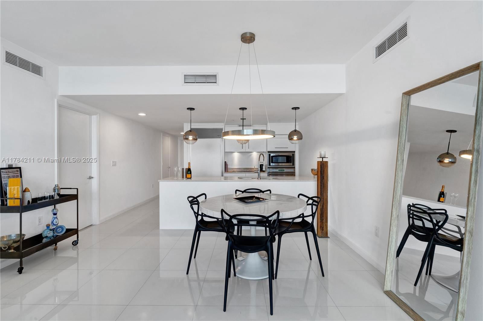 Real estate property located at 475 Brickell Ave #3907, Miami-dade, Icon Brickell, Miami, FL