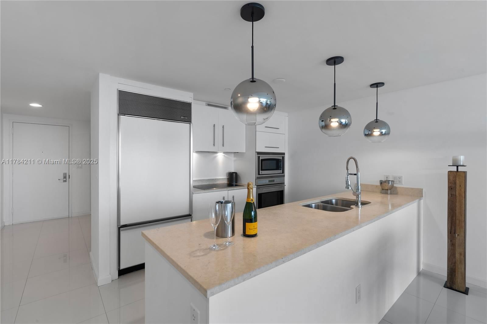 Real estate property located at 475 Brickell Ave #3907, Miami-dade, Icon Brickell, Miami, FL