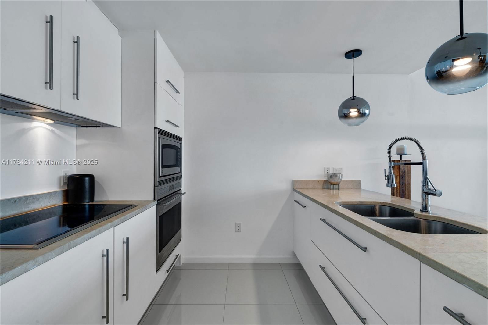 Real estate property located at 475 Brickell Ave #3907, Miami-dade, Icon Brickell, Miami, FL