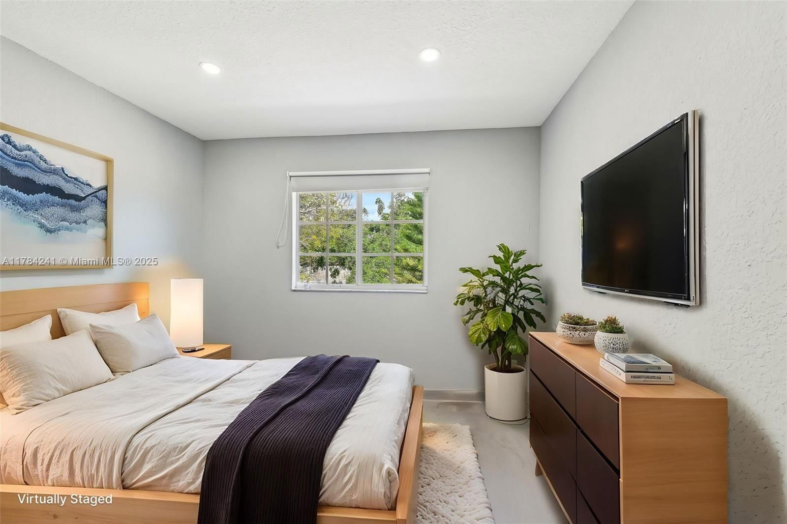 Real estate property located at 380 20th St # 8, Miami-dade, The Villas Of St Agnes Co, Miami, FL