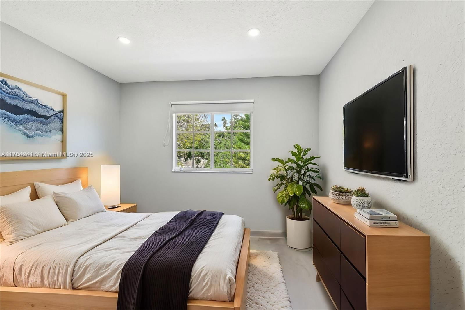 Real estate property located at 380 20th St # 8, Miami-dade, The Villas Of St Agnes Co, Miami, FL