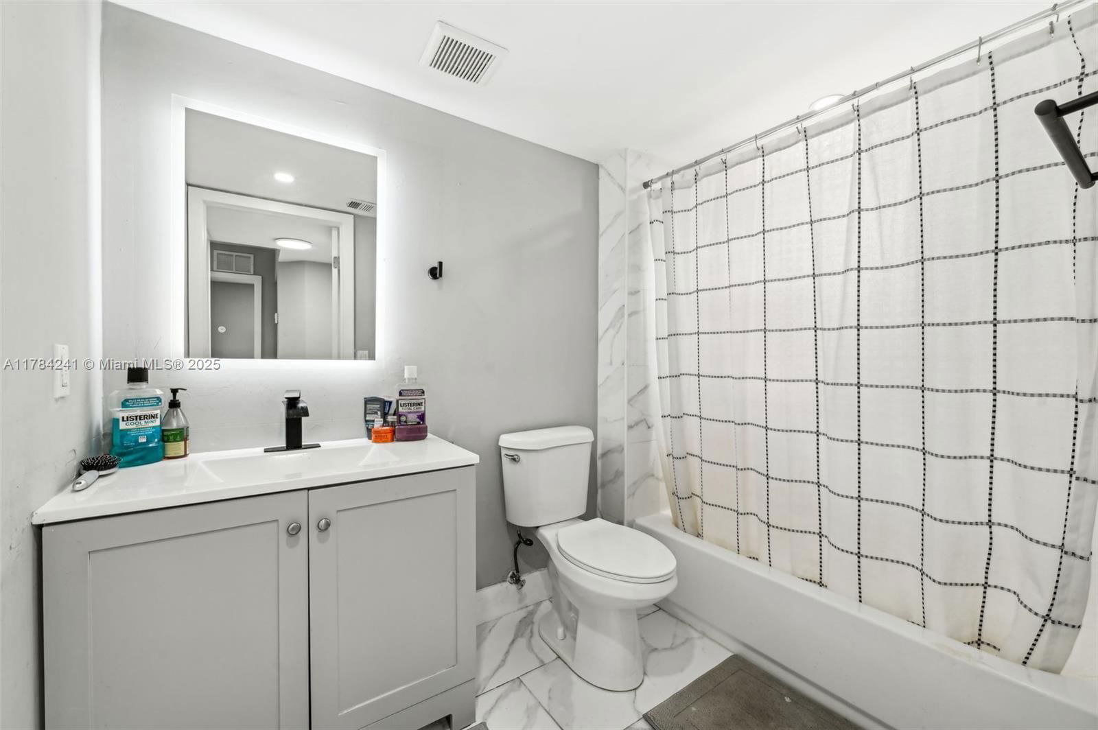 Real estate property located at 380 20th St # 8, Miami-dade, The Villas Of St Agnes Co, Miami, FL