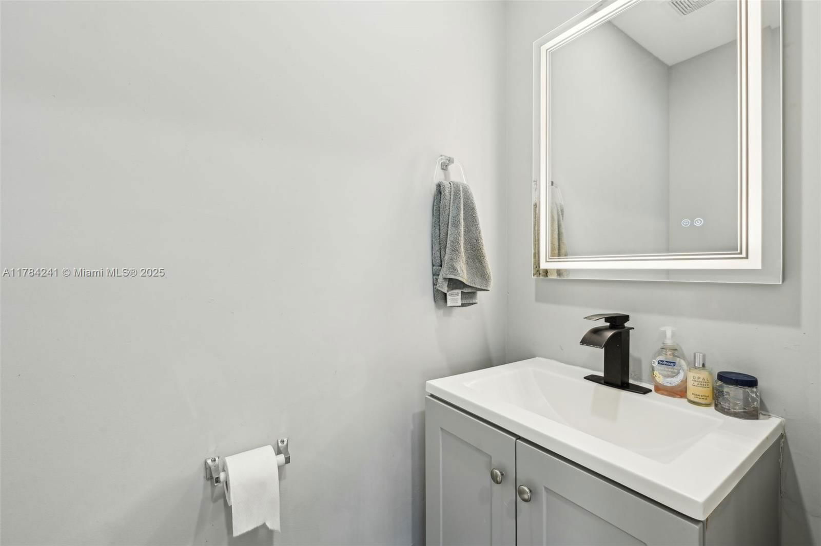 Real estate property located at 380 20th St # 8, Miami-dade, The Villas Of St Agnes Co, Miami, FL
