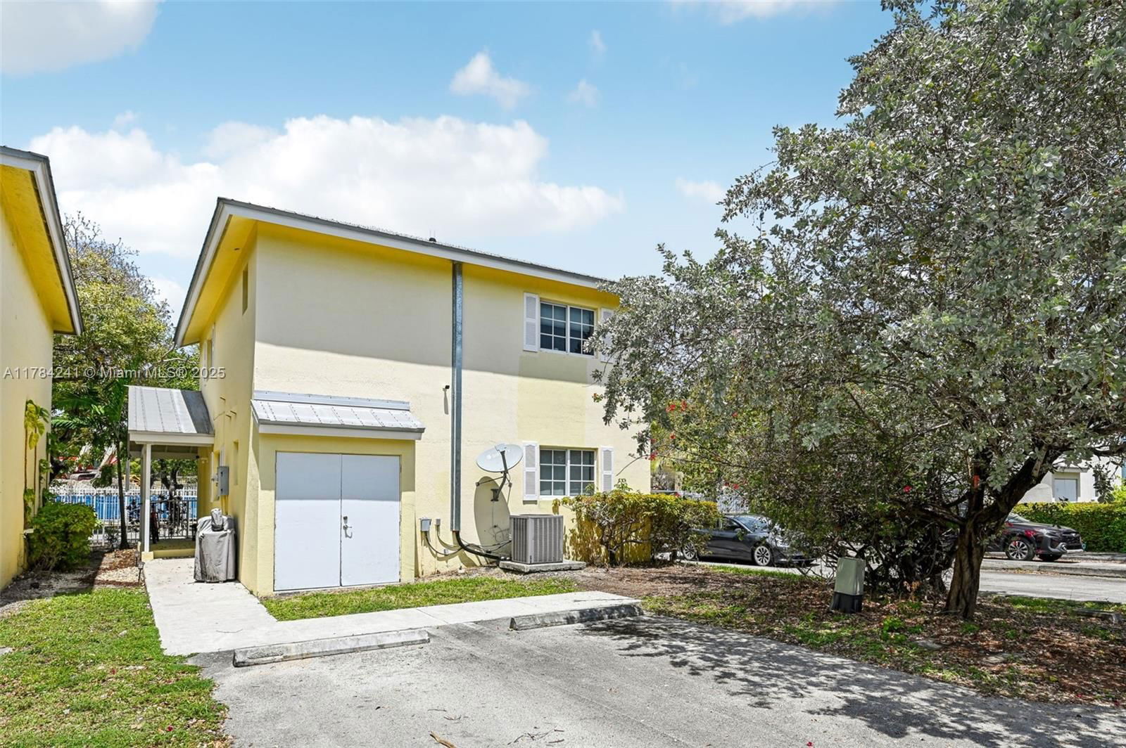 Real estate property located at 380 20th St # 8, Miami-dade, The Villas Of St Agnes Co, Miami, FL
