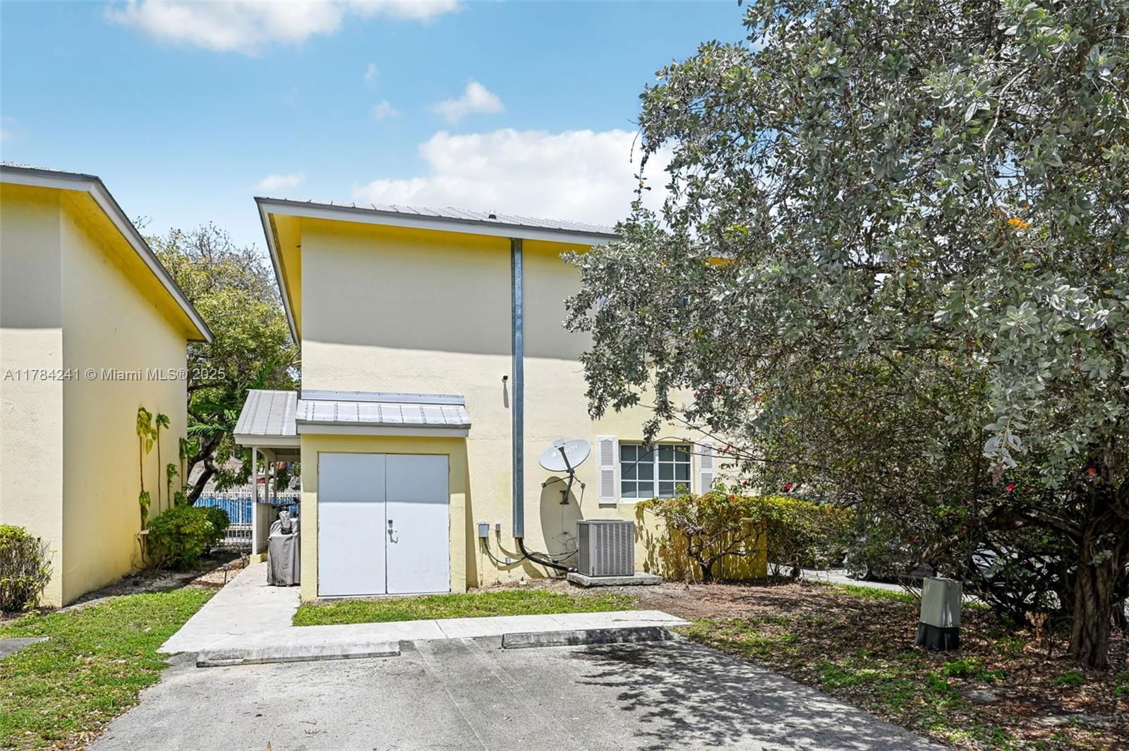 Real estate property located at 380 20th St # 8, Miami-dade, The Villas Of St Agnes Co, Miami, FL