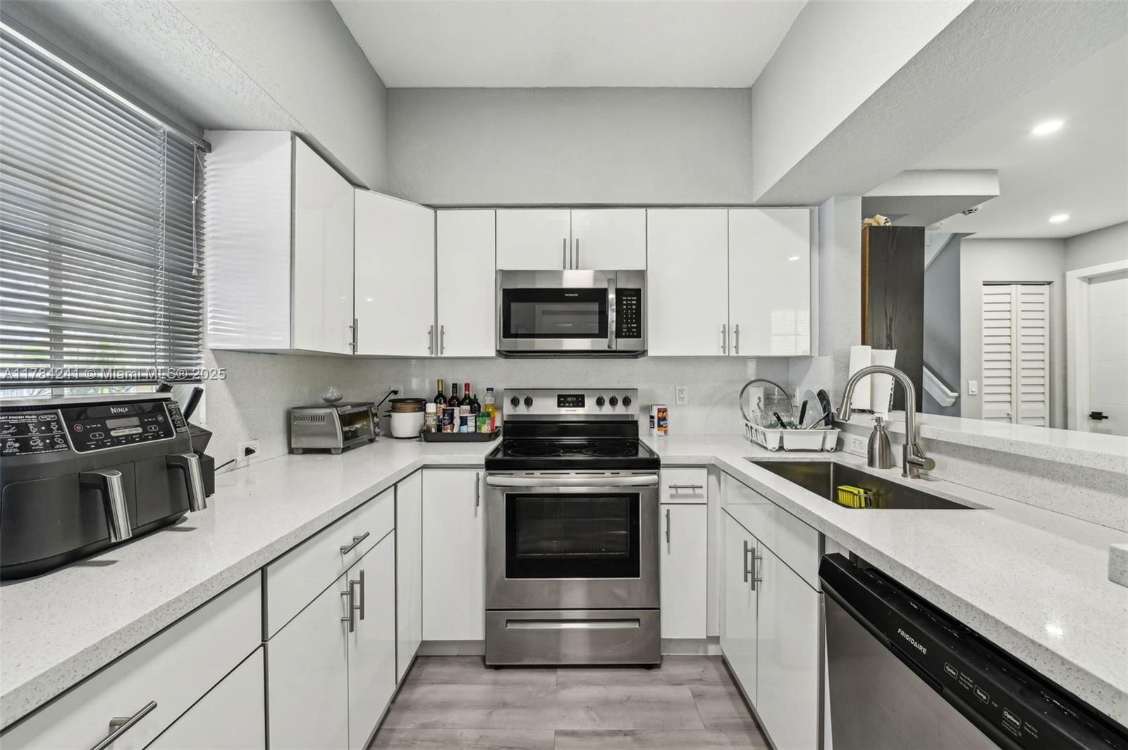 Real estate property located at 380 20th St # 8, Miami-dade, The Villas Of St Agnes Co, Miami, FL