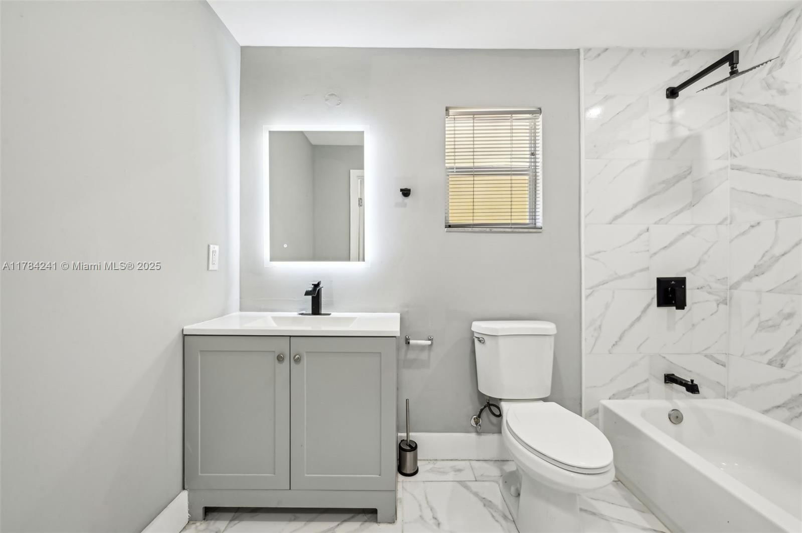 Real estate property located at 380 20th St # 8, Miami-dade, The Villas Of St Agnes Co, Miami, FL