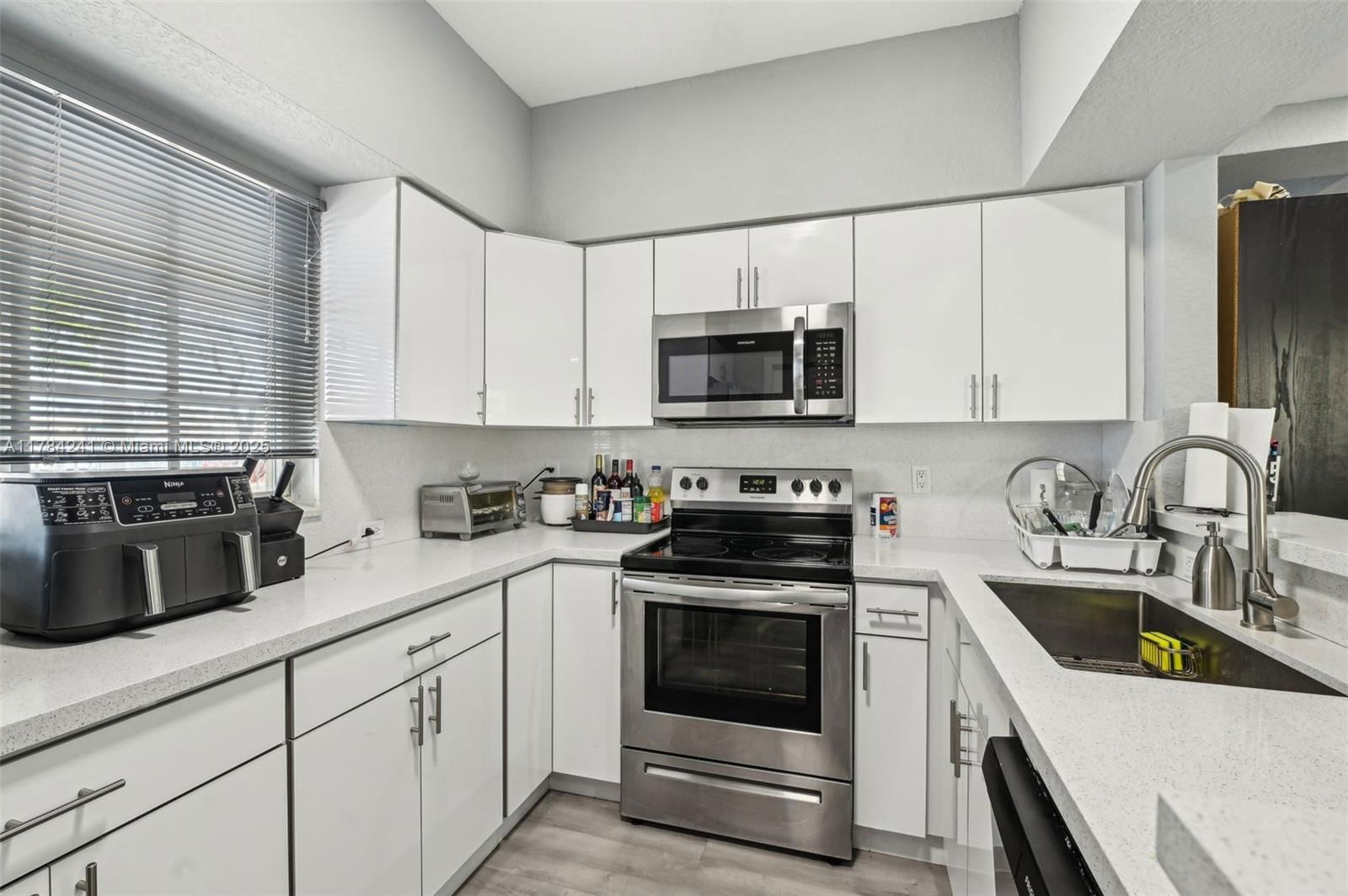 Real estate property located at 380 20th St # 8, Miami-dade, The Villas Of St Agnes Co, Miami, FL