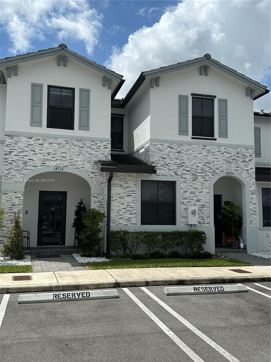 Real estate property located at 14720 181st Ter, Miami-dade, Bowtie Subdivision, Miami, FL