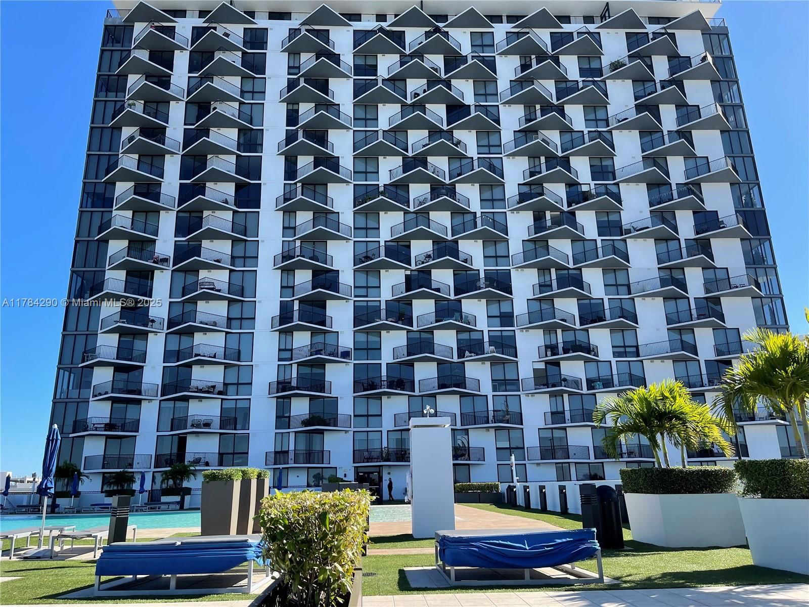 Real estate property located at 5300 Paseo Blvd #1205, Miami-dade, 5252 Paseo Condo, Doral, FL