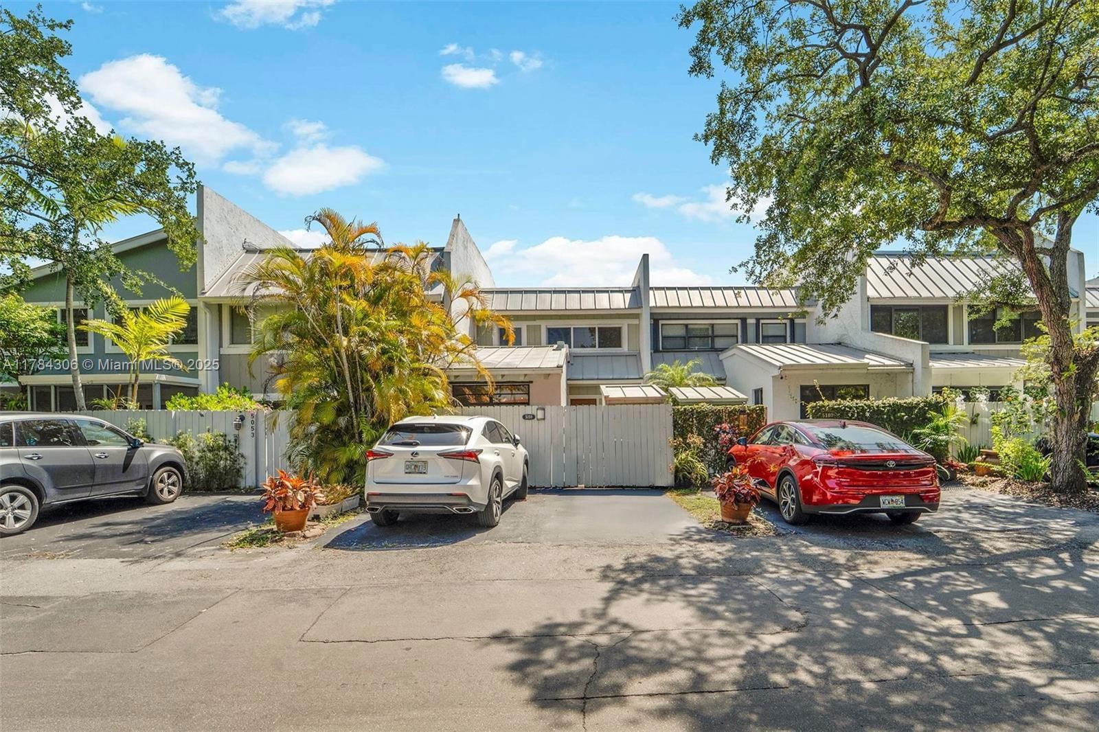 Real estate property located at 5059 71st Pl, Miami-dade, Lakeridge, Miami, FL