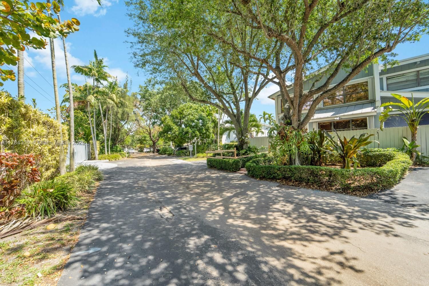 Real estate property located at 5059 71st Pl, Miami-dade, Lakeridge, Miami, FL
