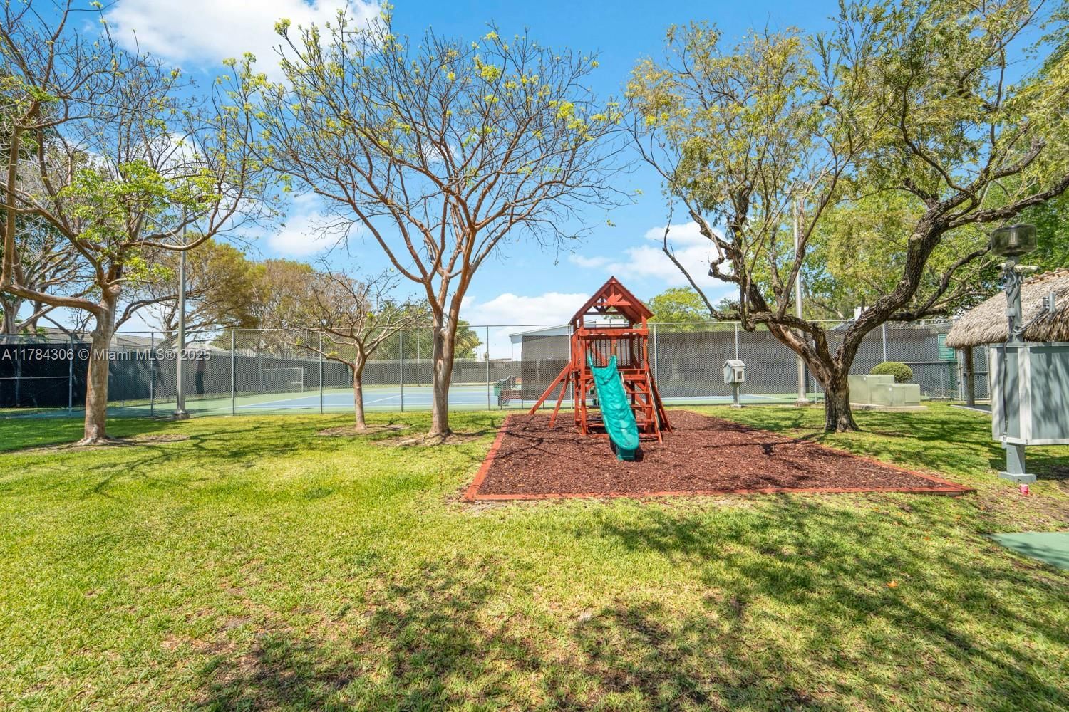 Real estate property located at 5059 71st Pl, Miami-dade, Lakeridge, Miami, FL