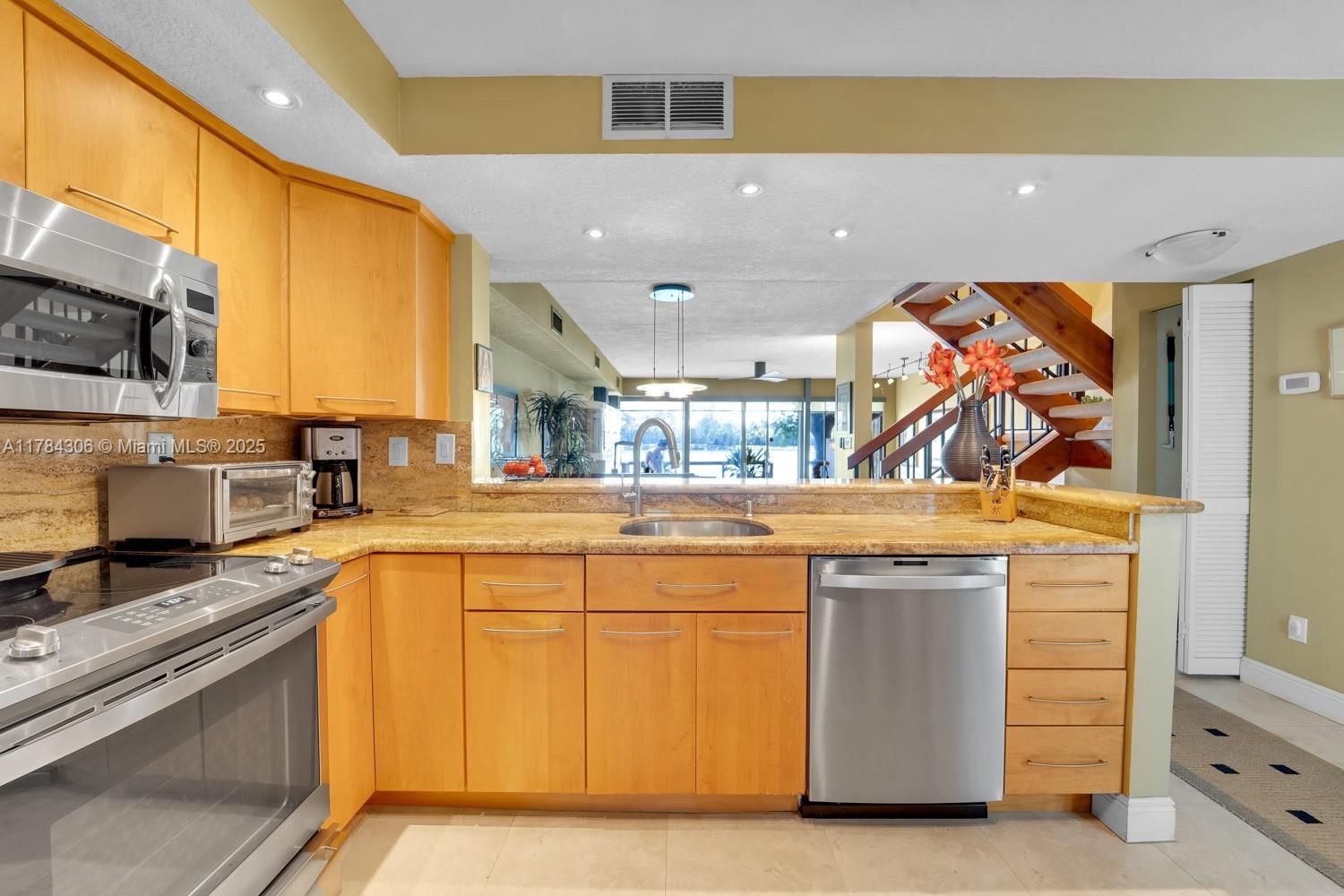 Real estate property located at 5059 71st Pl, Miami-dade, Lakeridge, Miami, FL
