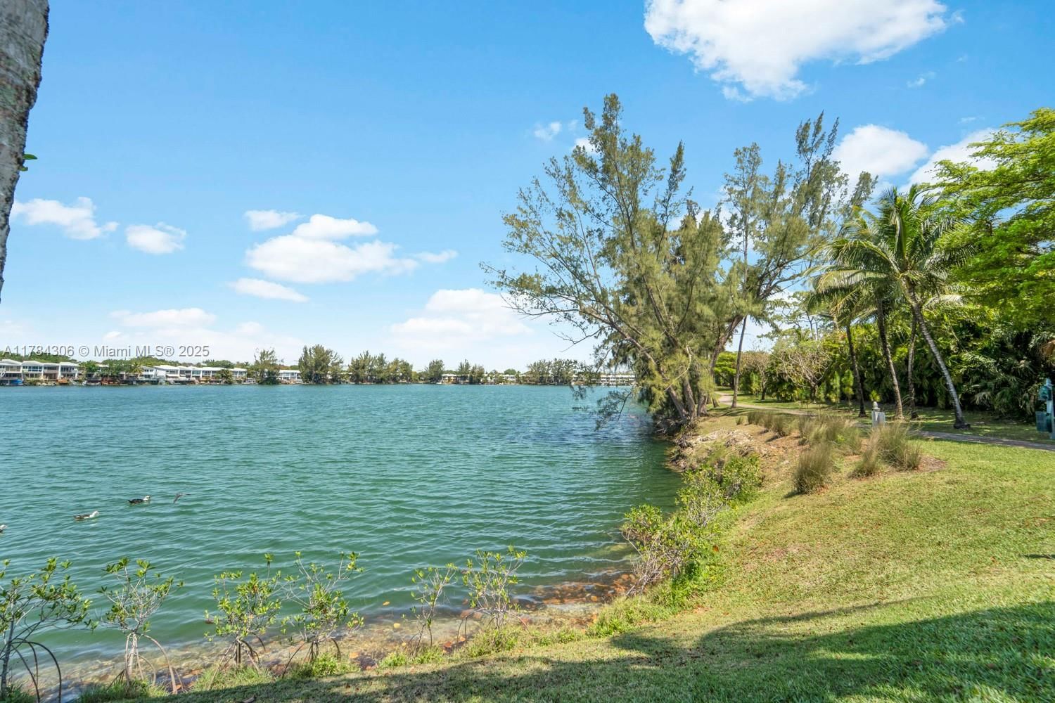 Real estate property located at 5059 71st Pl, Miami-dade, Lakeridge, Miami, FL