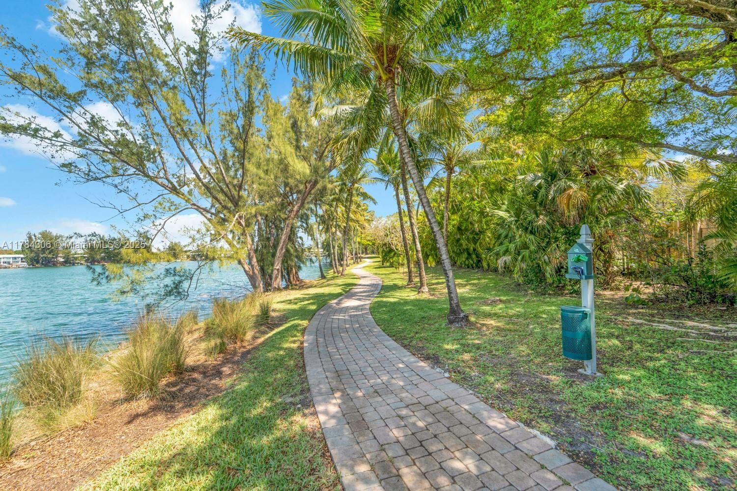 Real estate property located at 5059 71st Pl, Miami-dade, Lakeridge, Miami, FL