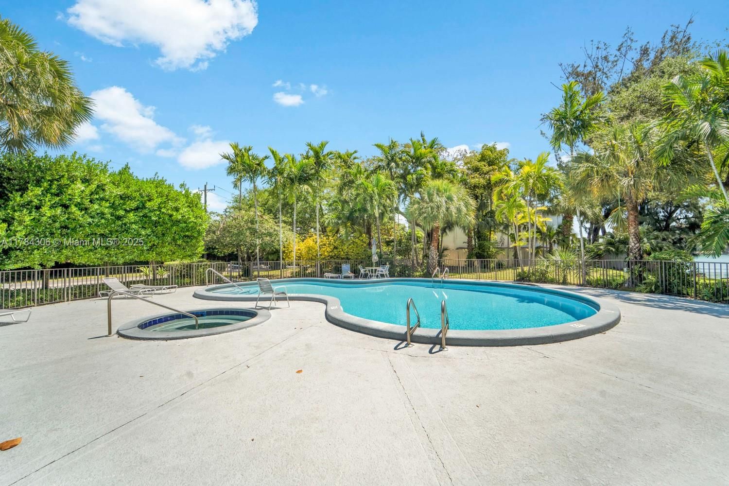 Real estate property located at 5059 71st Pl, Miami-dade, Lakeridge, Miami, FL