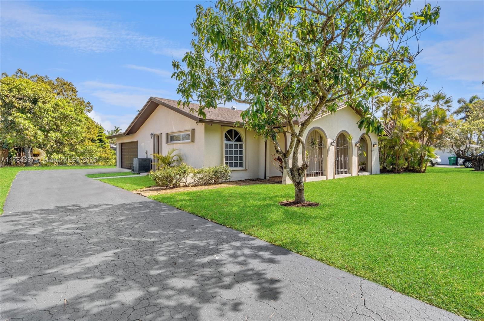Real estate property located at 8941 176th St, Miami-dade, Pinewood Estates Second A, Palmetto Bay, FL